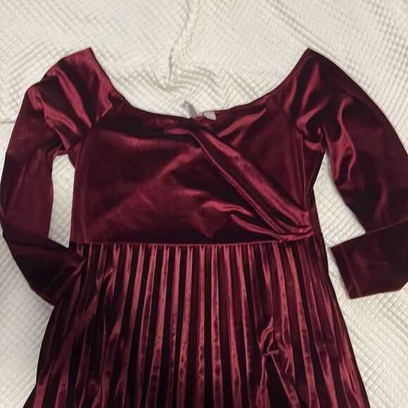 EUC- ASOS- 12. Off Shoulder Velvet Dress - Picture 3 of 8